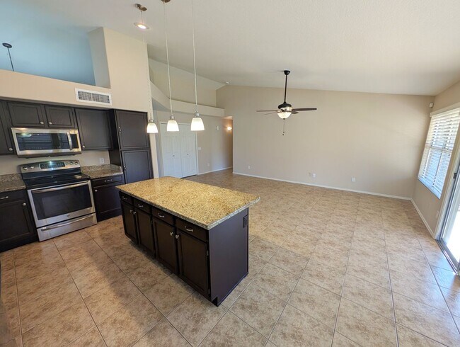 Building Photo - 3 Bedroom Plus an Office Home in the Candlewood Community Near S Cooper Rd and W Warner Rd!