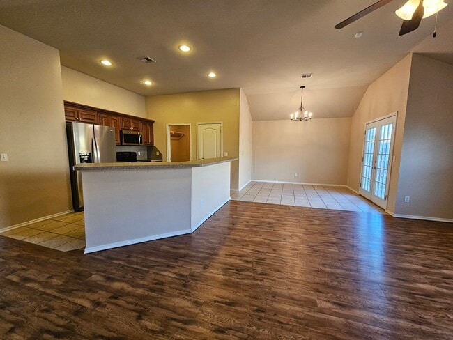 Building Photo - (3) Bed/(2) Bath in NE Norman Avail NOW!