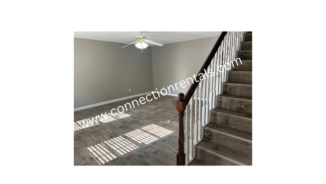 Building Photo - 3 bed 2.5 bath Townhome
