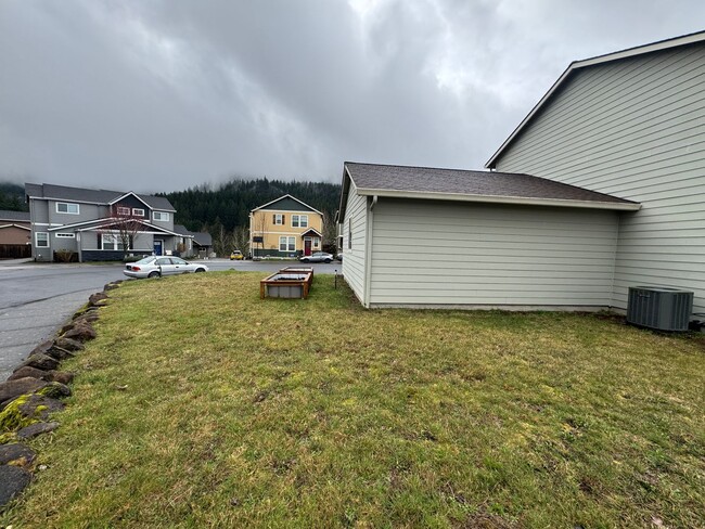 Building Photo - Application Pending - 3 Bedroom House For ...