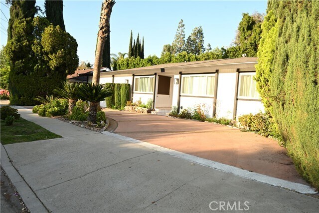 Primary Photo - 4836 Swinton Ave