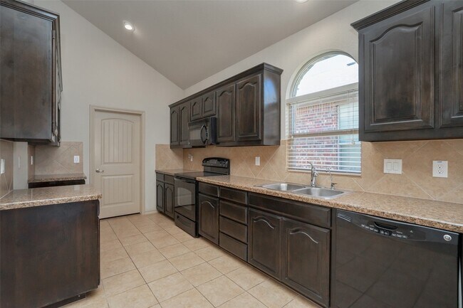 Building Photo - 1437 Castlegar Ln