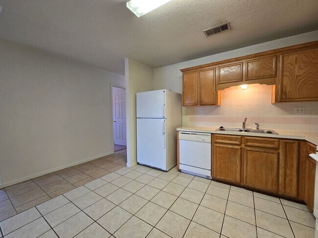 Building Photo - 3906 Hitchrock Dr