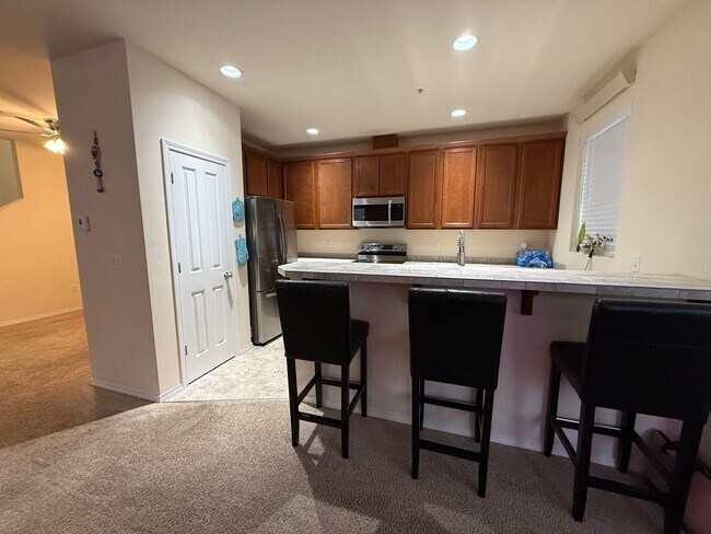 Building Photo - 3 Bedroom DuPont Condo for Rent