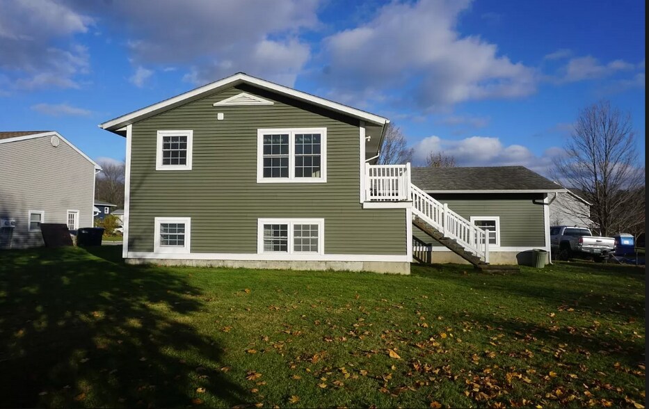 Building Photo - 10 Southview Dr