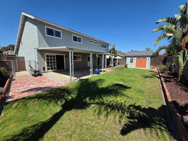 Building Photo - E. Ventura 4+2.5 Single Family Home w/ man...