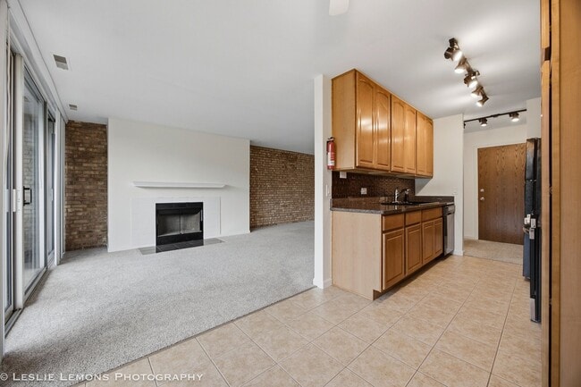 Building Photo - 6000 Oakwood Dr