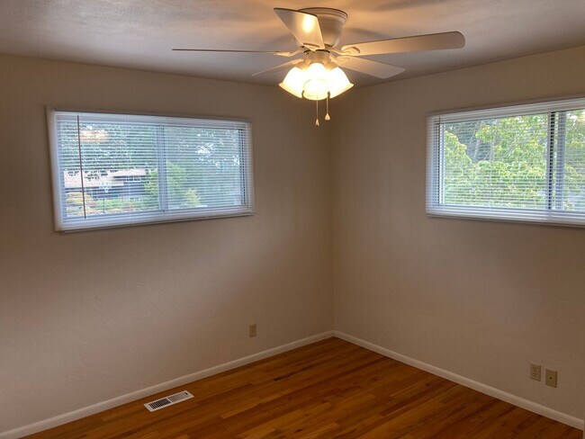 Building Photo - Mid-Century Four Bedroom in Candalaria, La...