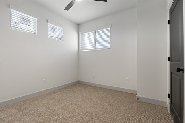 Building Photo - 1121 Whistler St