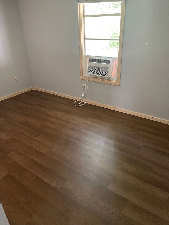 Building Photo - 2 BEDROOM 1 BATH MOBILE HOME - $750 MONTH, $750 DEPOSIT