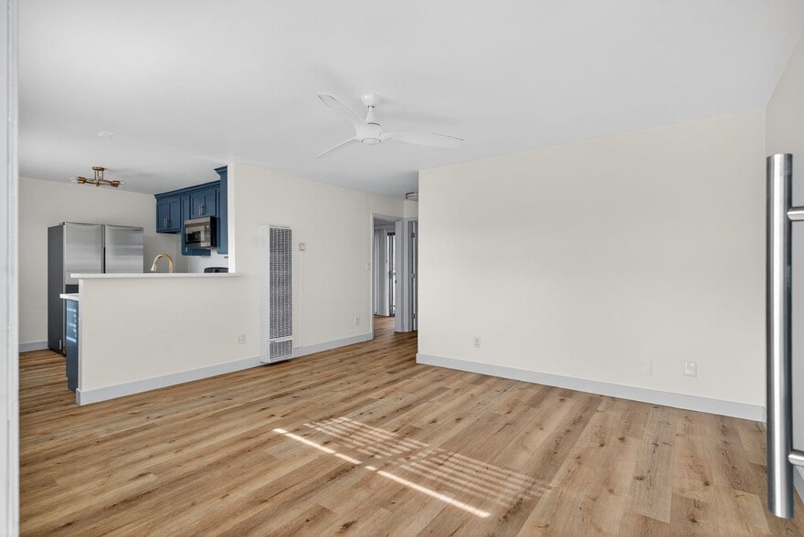 Primary Photo - 921 Alamitos Ave