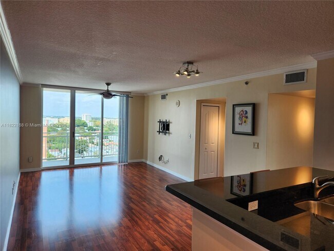 Building Photo - 2665 SW 37th Ave