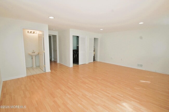 Building Photo - 574 Beachway Ave