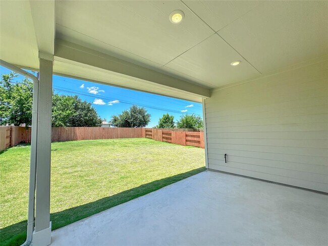 Building Photo - 409 Palo Brea Lp