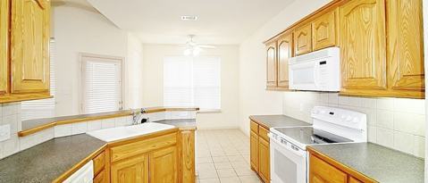 Building Photo - 6218 Bentwood Dr