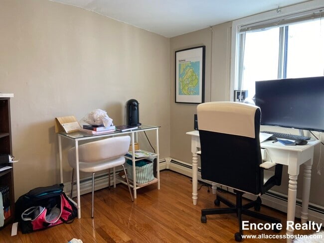 Building Photo - 8-8 Sunset St