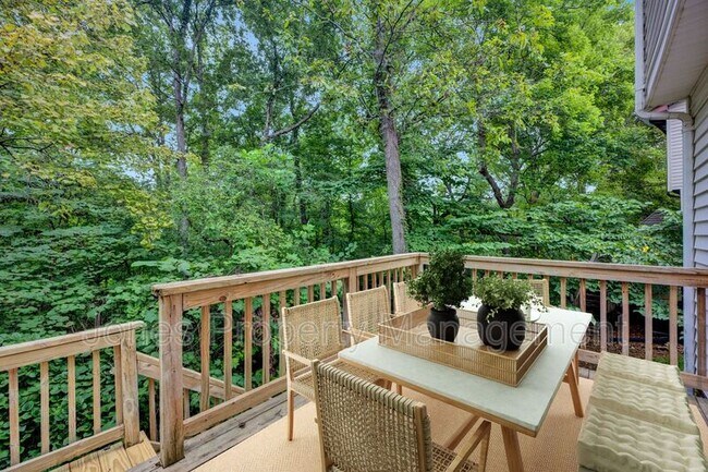 Building Photo - 2632 White Oak Ln
