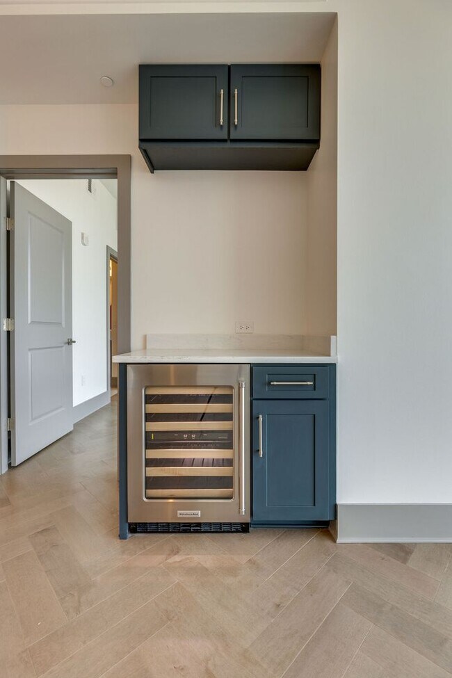 Building Photo - 2 Bedroom Luxury Condo w/ Exquisite Design and World-class Service