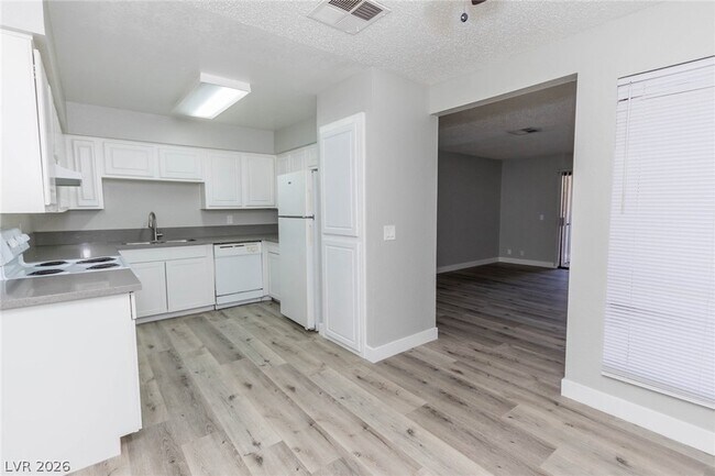 Building Photo - 3151 N Soaring Gulls Dr