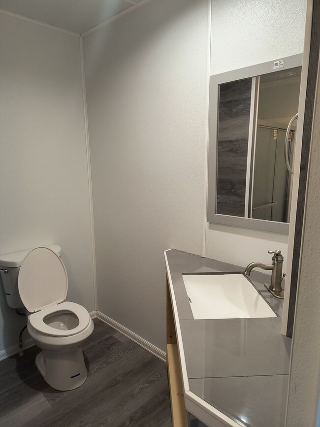 Building Photo - Studio apartment for rent (short term available)