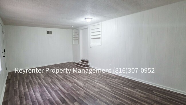 Building Photo - 1512 W College St