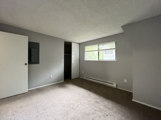 Building Photo - 4911 SW Beaverton Hillsdale Hwy