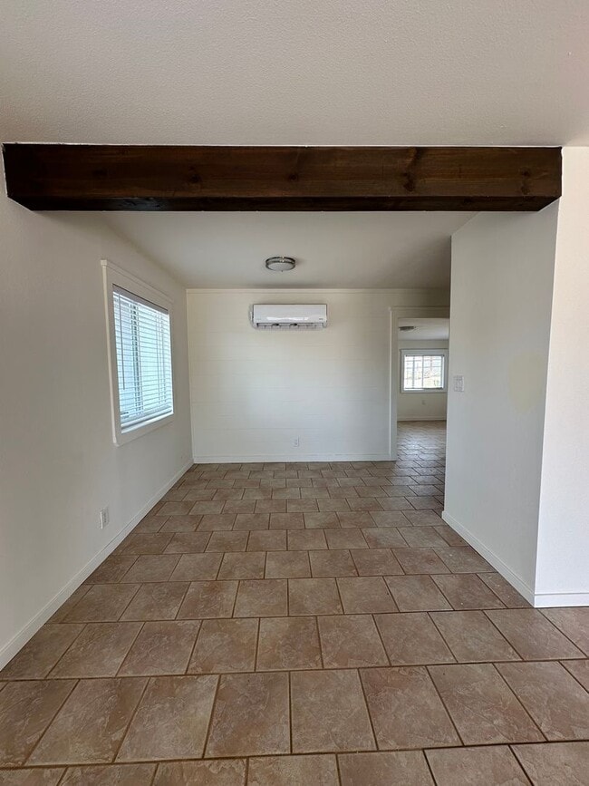 Building Photo - Newly Remodeled 3 bed 1 bath home!