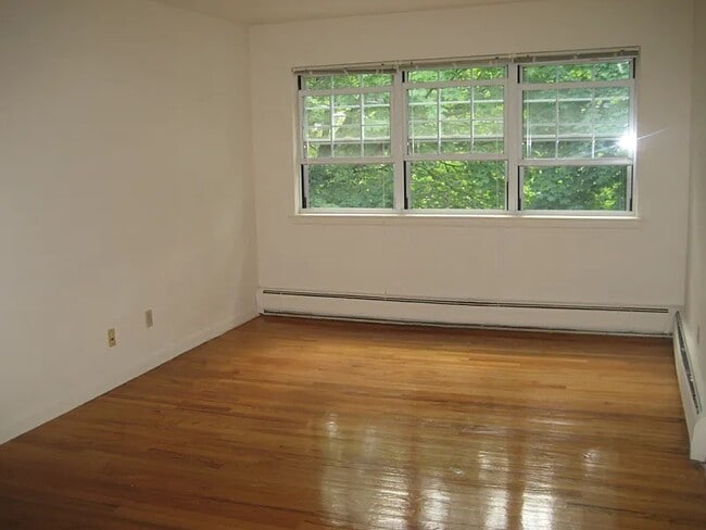 Building Photo - Radnor Manor