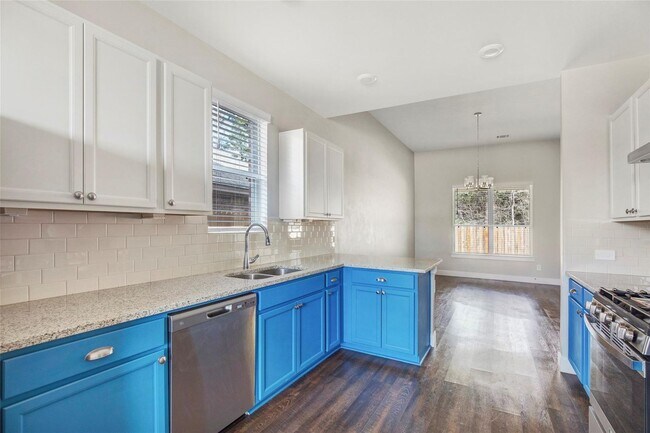 Building Photo - Very functional floor plan, has game room/...