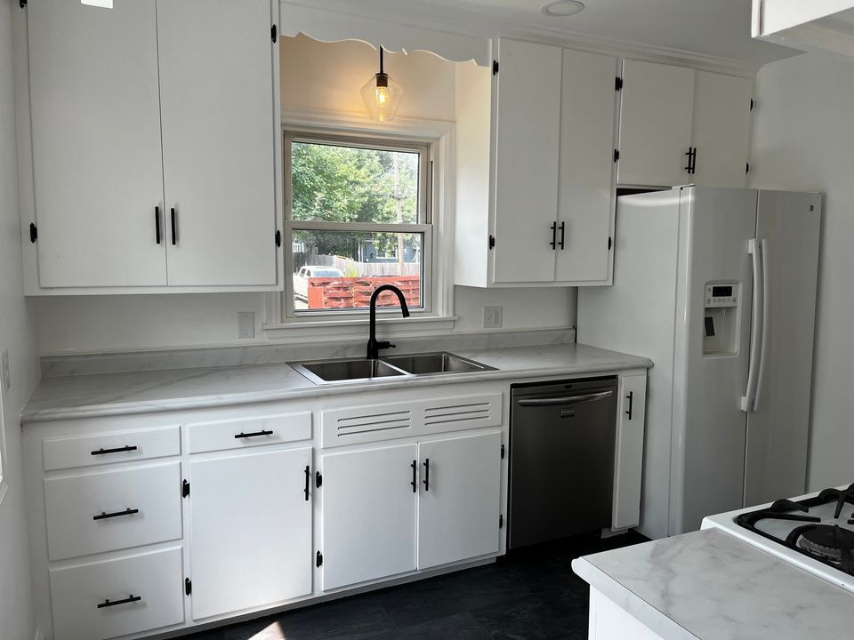 Kitchen - 4425 York Ave N