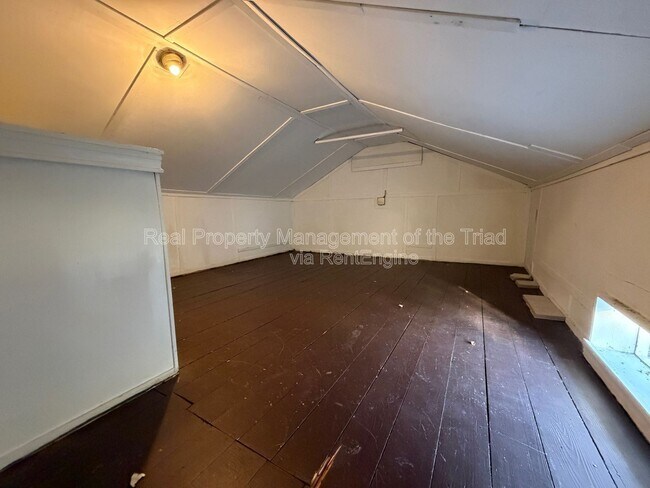 Building Photo - 7530 Shallowford Rd