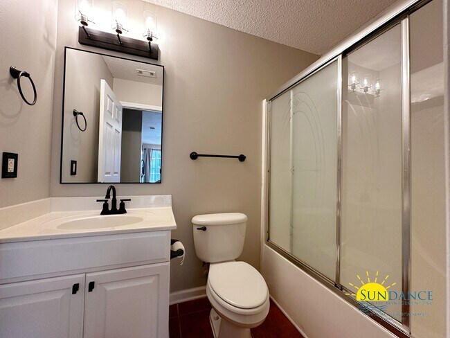 Building Photo - Lakefront home with Enclosed pool centered between Eglin and Hurlburt