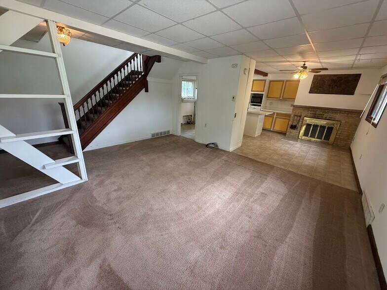 Building Photo - 1330 Dewey Ct