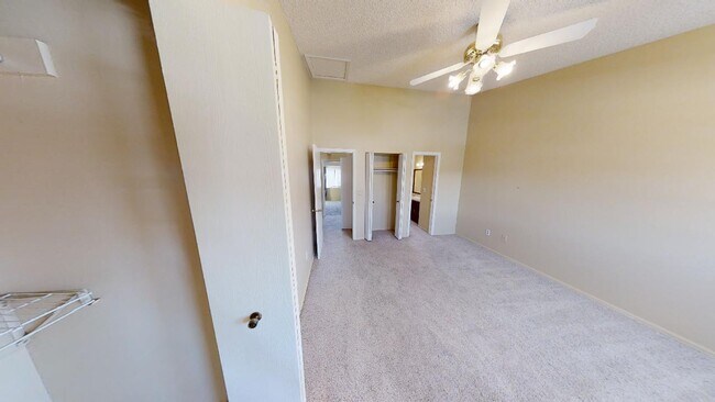 Building Photo - 5549 Dunbar Ct