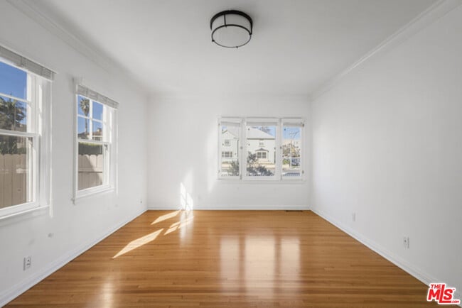 Building Photo - 8664 W Olympic Blvd