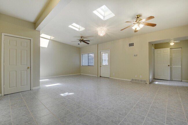 Building Photo - 4405 Barrow Ave