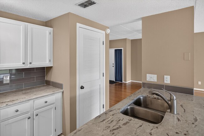 Building Photo - 29 Aledo Ct