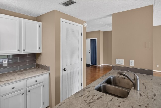 Building Photo - 29 Aledo Ct
