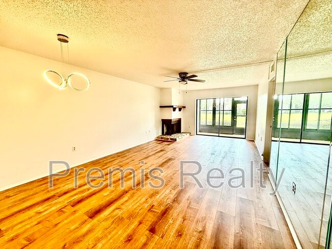 Building Photo - 141 Lakeside Dr