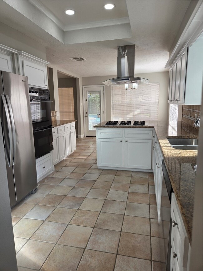 Building Photo - 14743 Charlmont Dr