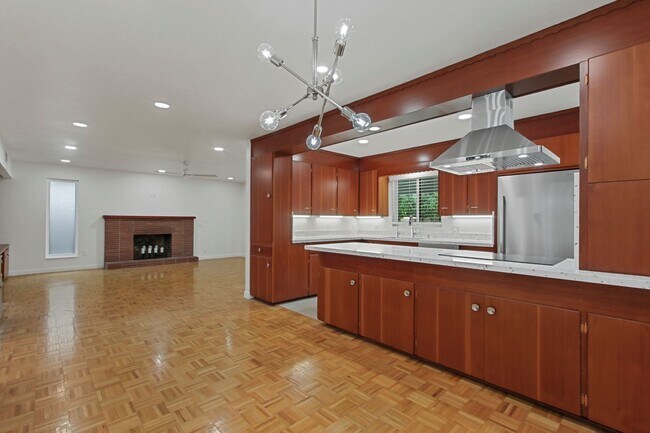 Building Photo - Central Davis 3/2 Mid Modern