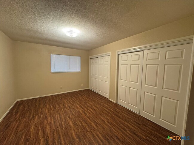 Building Photo - 815 Burges St
