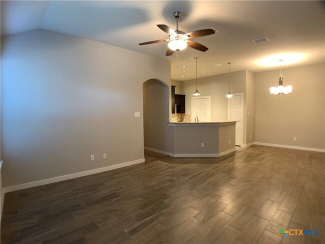 Building Photo - 537 Creekside Frst