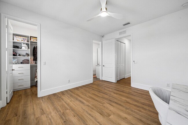 Building Photo - 655 Hookline Cir