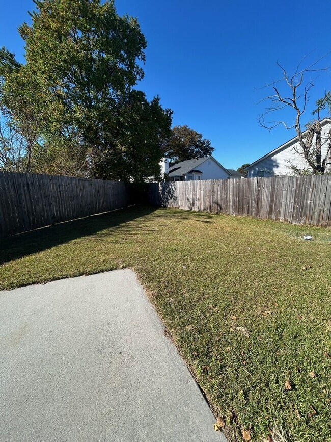 Building Photo - Charming 3BR /2BA  Home with many upgrades...