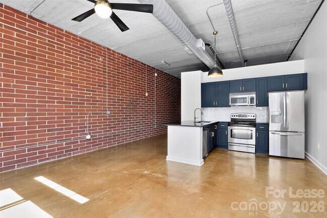 Building Photo - 626 N Graham St