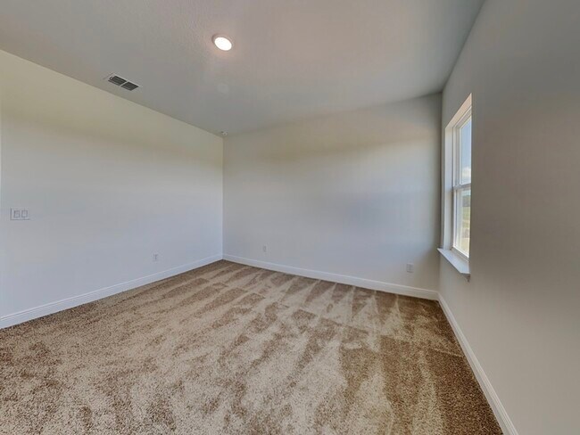 Building Photo - 15709 Vetta Dr