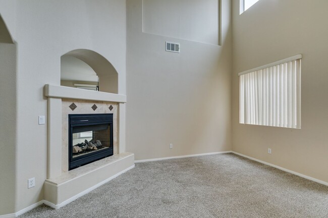 Building Photo - Beautiful 2-story home featuring 4 bedroom...