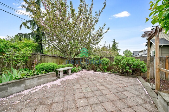 Building Photo - Beautiful 3 Bed, 2.5 Bath Parkside Home – ...