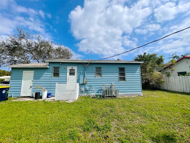 Building Photo - 342 SW 2nd Ave